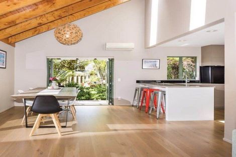 Photo of property in 6 Tree Fern Trail, Campbells Bay, Auckland, 0630
