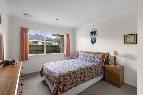 Photo of property in 2 Mcgowan Place, Orewa, 0931