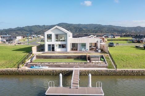 Photo of property in 16 Ngaroma Crescent, Whitianga, 3510