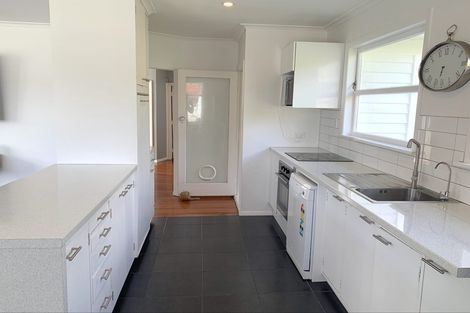 Photo of property in 34 Ranui Terrace, Tawa, Wellington, 5028