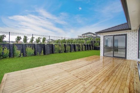 Photo of property in 48 Twin Parks Rise, Papakura, 2110