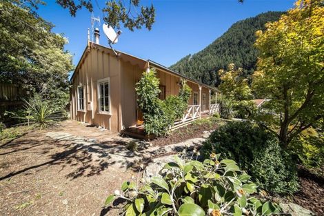 Photo of property in 10 Hamilton Road, Queenstown, 9300