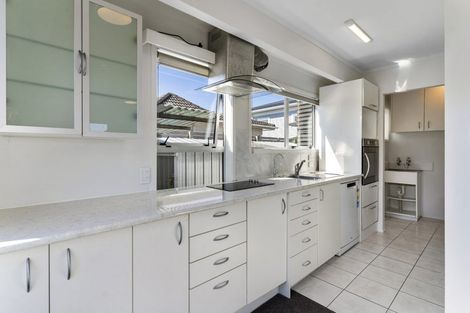 Photo of property in 1/40 Lake Road, Narrow Neck, Auckland, 0624