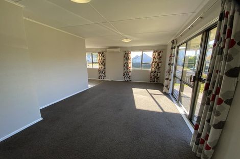 Photo of property in 75 Horokiwi Road West, Newlands, Wellington, 6037