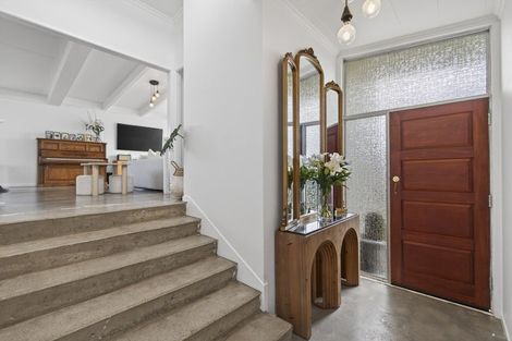 Photo of property in 25 Nevada Drive, Merrilands, New Plymouth, 4312