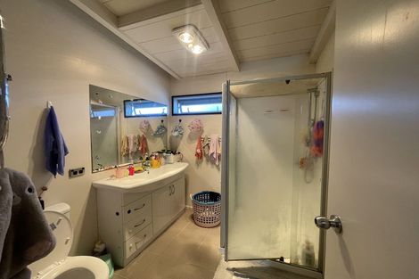 Photo of property in 10 Jonathan Place, Sunnynook, Auckland, 0620