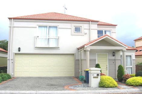 Photo of property in 16 Pilsdon Place, New Lynn, Auckland, 0600