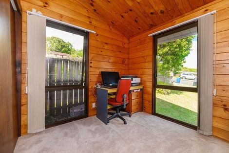 Photo of property in 107 Becroft Drive, Forrest Hill, Auckland, 0620