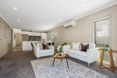 Photo of property in 45 Brindle Way, Newlands, Wellington, 6037