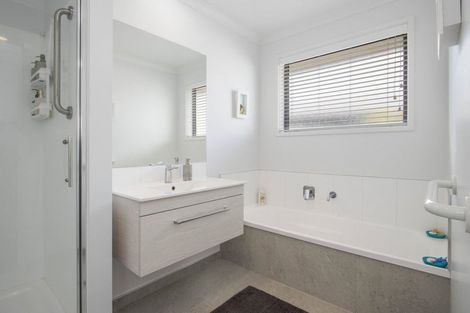 Photo of property in 1 Vantage Place, Omokoroa, 3114