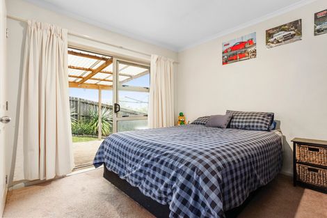 Photo of property in 1 Shah Place, Glen Eden, Auckland, 0602