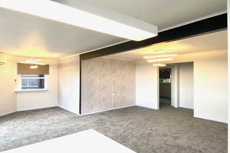 Photo of property in 240e Great North Road, Henderson, Auckland, 0612