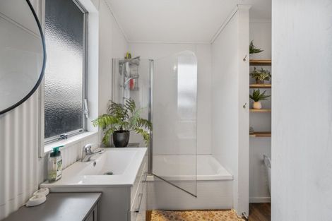 Photo of property in 28 Neal Crescent, Onekawa, Napier, 4110