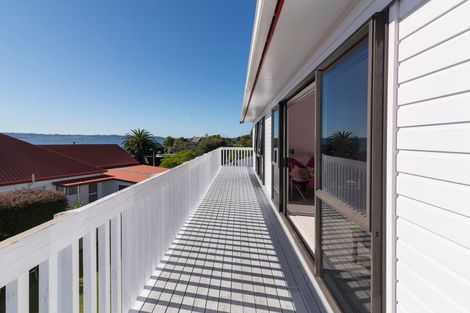 Photo of property in 10 Aquarius Drive, Kawaha Point, Rotorua, 3010