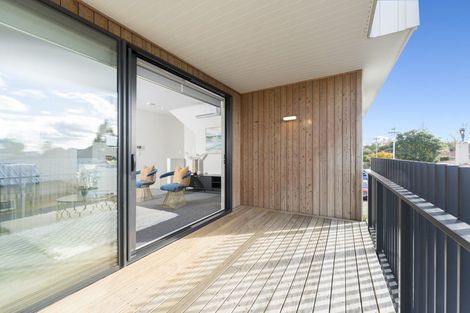 Photo of property in 5/5 Peachgrove Road, Te Atatu Peninsula, Auckland, 0610