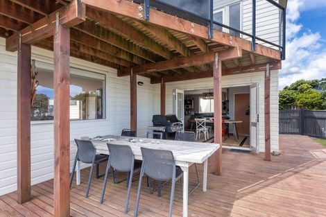 Photo of property in 1 Frances Street, Waikanae Beach, Waikanae, 5036