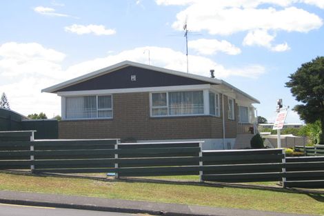 Photo of property in 60 Bentley Avenue, Glenfield, Auckland, 0629