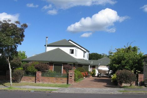 Photo of property in 38 Lagoon Way, West Harbour, Auckland, 0618