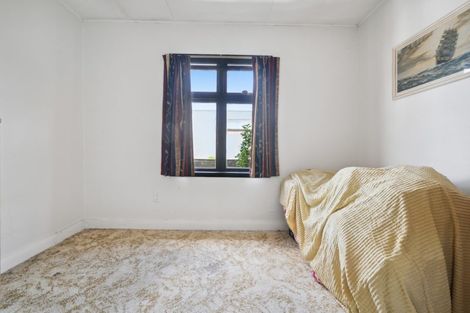 Photo of property in 2 Eden Street, Island Bay, Wellington, 6023