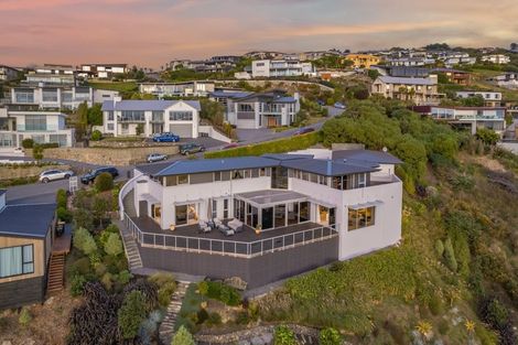 Photo of property in 15 Omeo Crescent, Redcliffs, Christchurch, 8081