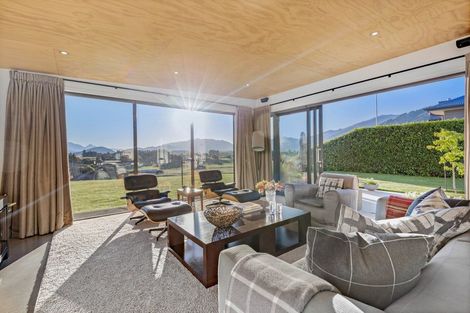 Photo of property in 2 Advance Terrace, Arrowtown, 9302