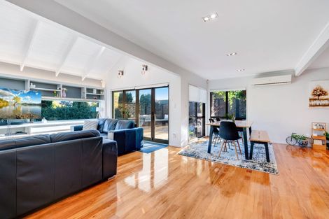 Photo of property in 128a Mellons Bay Road, Mellons Bay, Auckland, 2014