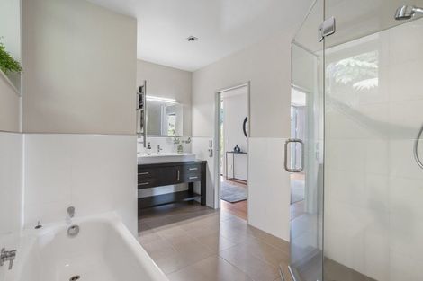 Photo of property in 6 Herrings Cove Place, Titirangi, Auckland, 0604