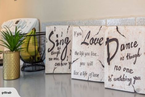 Photo of property in 1/10 Morton Avenue, Forrest Hill, Auckland, 0620