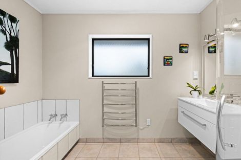 Photo of property in 82a Church Road, Taradale, Napier, 4112