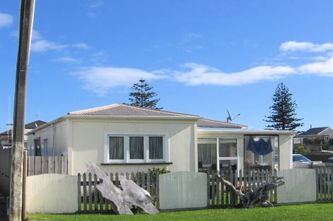 Photo of property in 8 Hall Street Foxton Horowhenua District