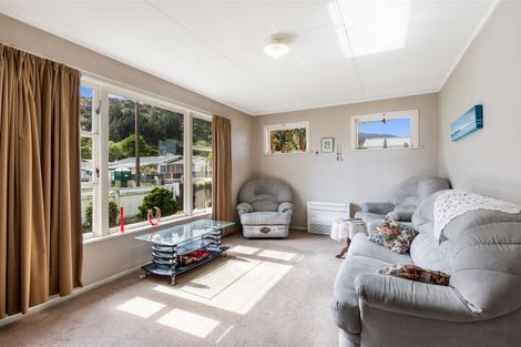 Photo of property in 41 Parenga Street, Wainuiomata, Lower Hutt, 5014