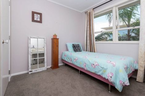 Photo of property in 59 Litten Road, Cockle Bay, Auckland, 2014