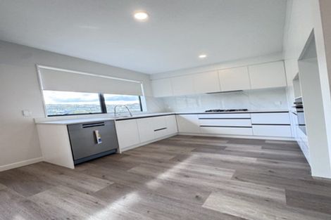 Photo of property in 11 Maka Terrace, Orewa, 0931