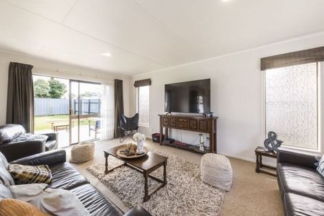 Photo of property in 80 John F Kennedy Drive, Milson, Palmerston North, 4414