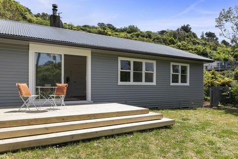 Photo of property in 138 Miromiro Road, Normandale, Lower Hutt, 5010