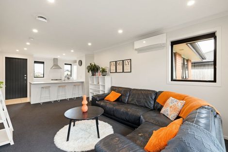 Photo of property in 8 Manawaroa Close, Grandview Heights, Hamilton, 3200