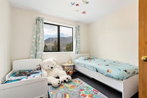 Photo of property in 17 Thorn Crescent, Fernhill, Queenstown, 9300