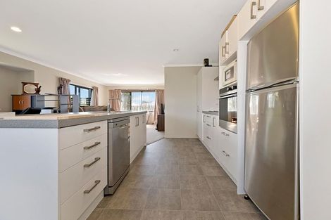 Photo of property in 66 Shillingford Boulevard, Rolleston, 7615