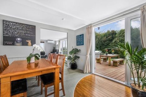 Photo of property in 12 Village Way, Ardmore, Papakura, 2582