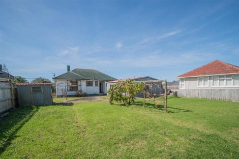 Photo of property in 72 Kelman Road, Kelston, Auckland, 0602
