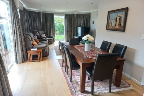 Photo of property in 44 Newbury Place, Schnapper Rock, Auckland, 0632