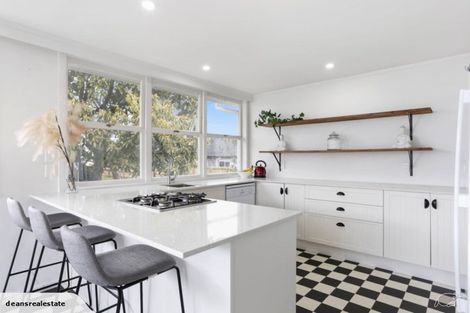 Photo of property in 82 Taikata Road, Te Atatu Peninsula, Auckland, 0610