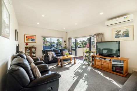 Photo of property in 12 Tyrico Close, Unsworth Heights, Auckland, 0632