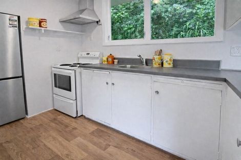 Photo of property in 32 Ngaio Road, Kelburn, Wellington, 6012