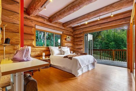 Photo of property in 847 West Coast Road, Oratia, Auckland, 0604