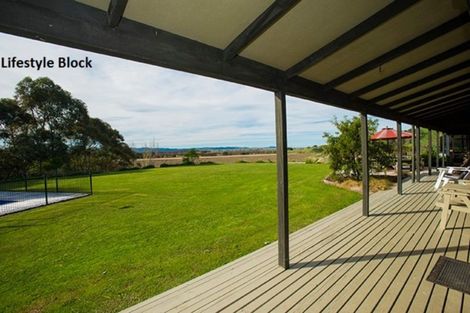 Photo of property in 52 Saddler Road, Muriwai, Gisborne, 4072