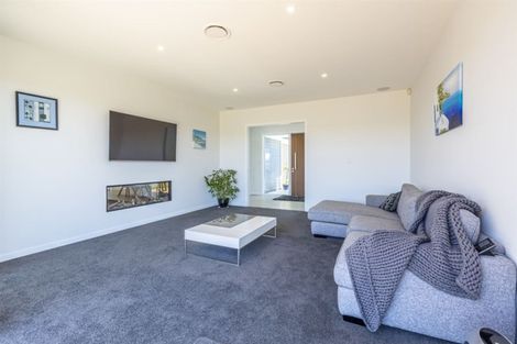 Photo of property in 33 Hartwell Drive, Kelvin Grove, Palmerston North, 4470