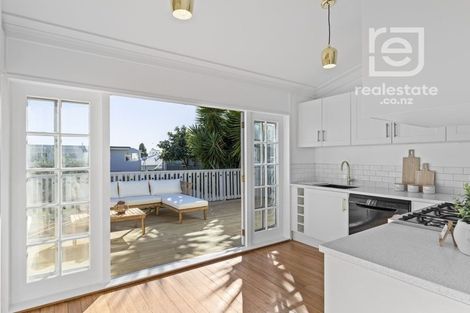 Photo of property in 16 Bulteel Street, New Plymouth, 4310