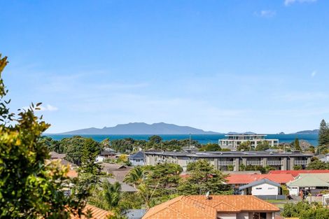 Photo of property in 8a Orewa Heights Crescent, Orewa, 0931