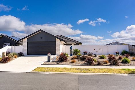 Photo of property in 4 Te Taniwha Road, One Tree Point, 0118